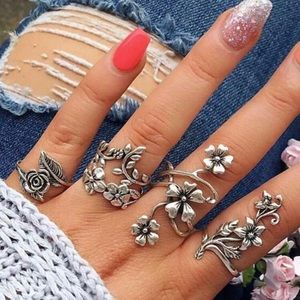✨New! Flower Rings • 4 piece set✨